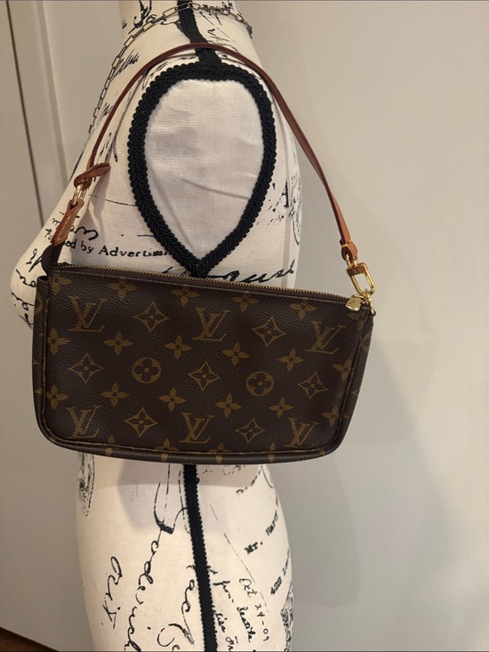 Louis Vuitton Handbags - Louis Vuitton Brown Monogram Shoulder Pochette with Vachetta Strap